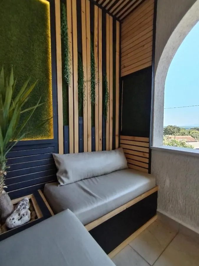 Cozy Apartment With Sea View Premantura